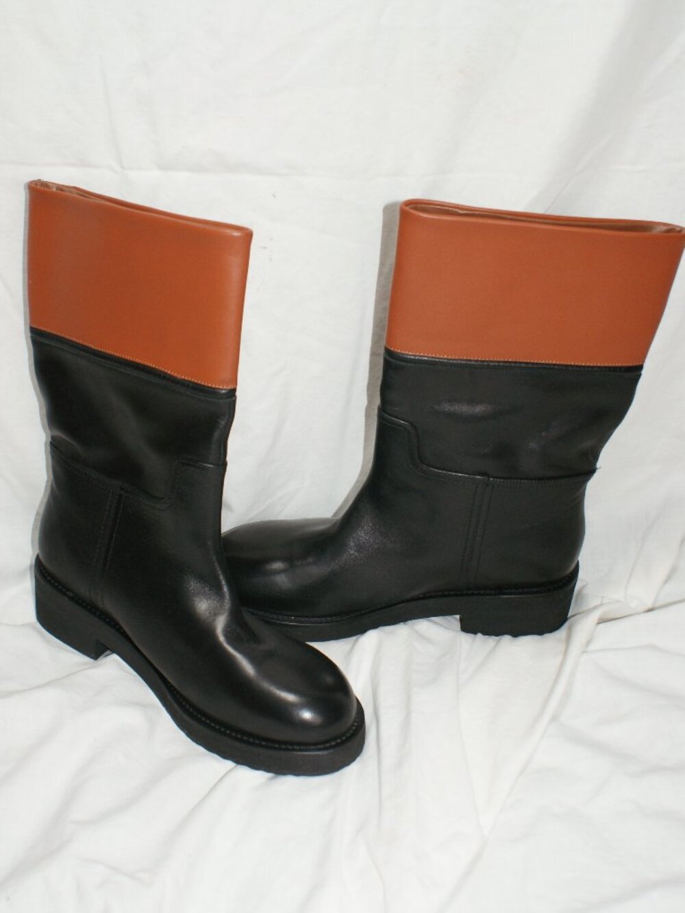Aerosoles Medium Height 2-Tone Lug Sole Boots - size 8 - BRAND NEW